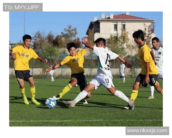 杭州足球队实力引发热议球迷对球队表现的不同看法与争论